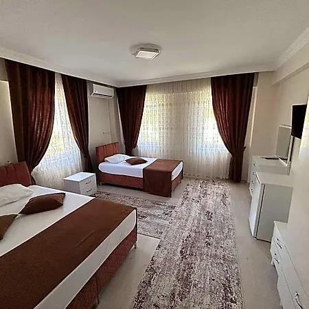 Ξενοδοχείο Paradise House 4*