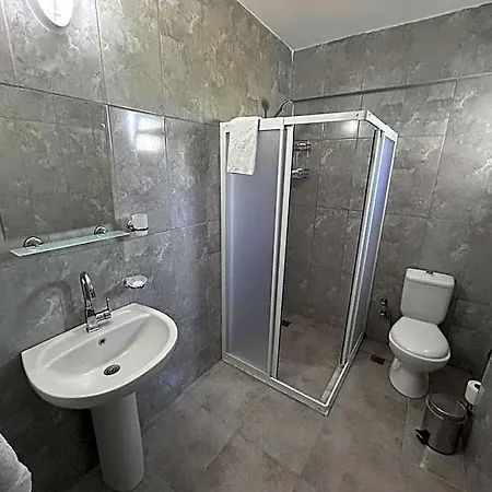 Paradise House Ξενοδοχείο 4*