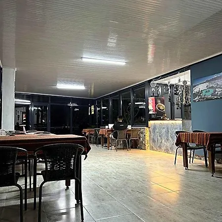 Paradise House Ξενοδοχείο 4*